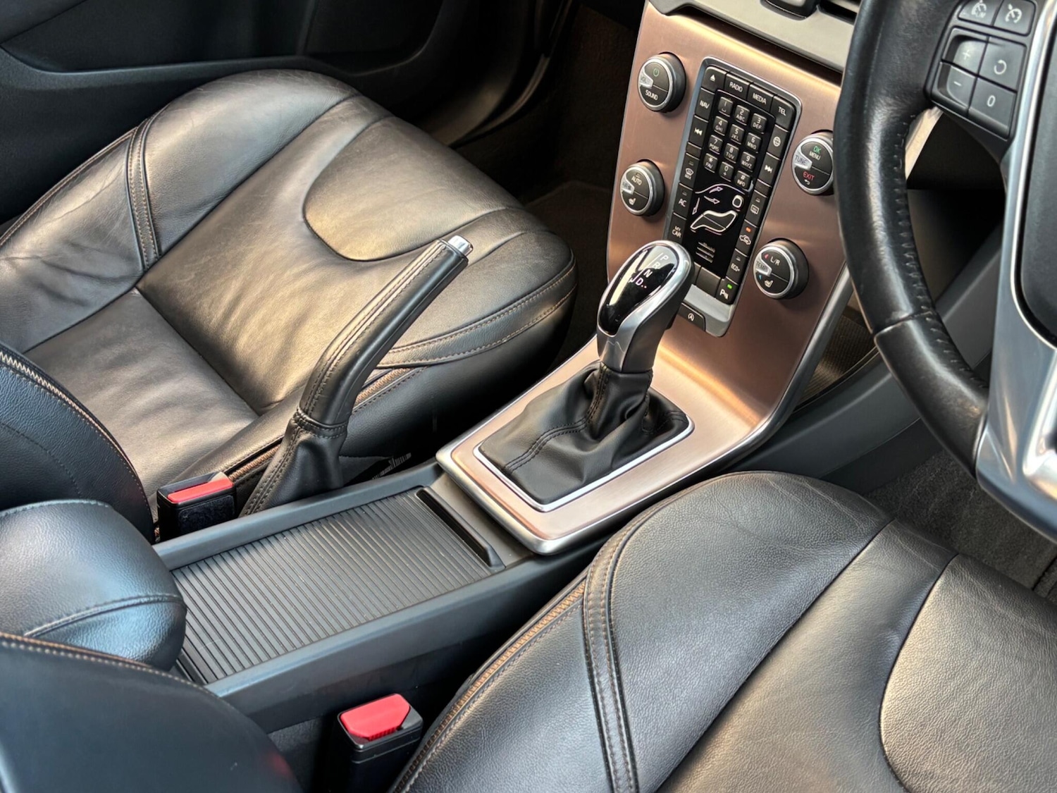 Used Volvo V40 2017 for sale - 77098078: Photo 15