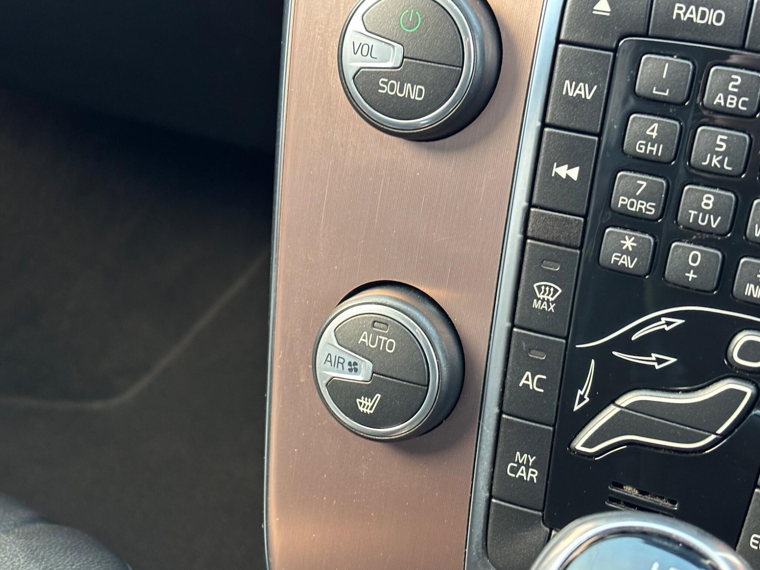 Used Volvo V40 2017 for sale - 77098078: Photo 18