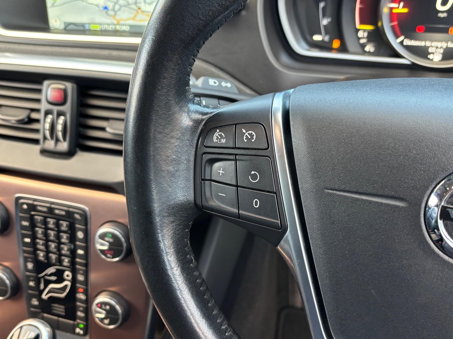 Used Volvo V40 2017 for sale - 77098078: Photo 21