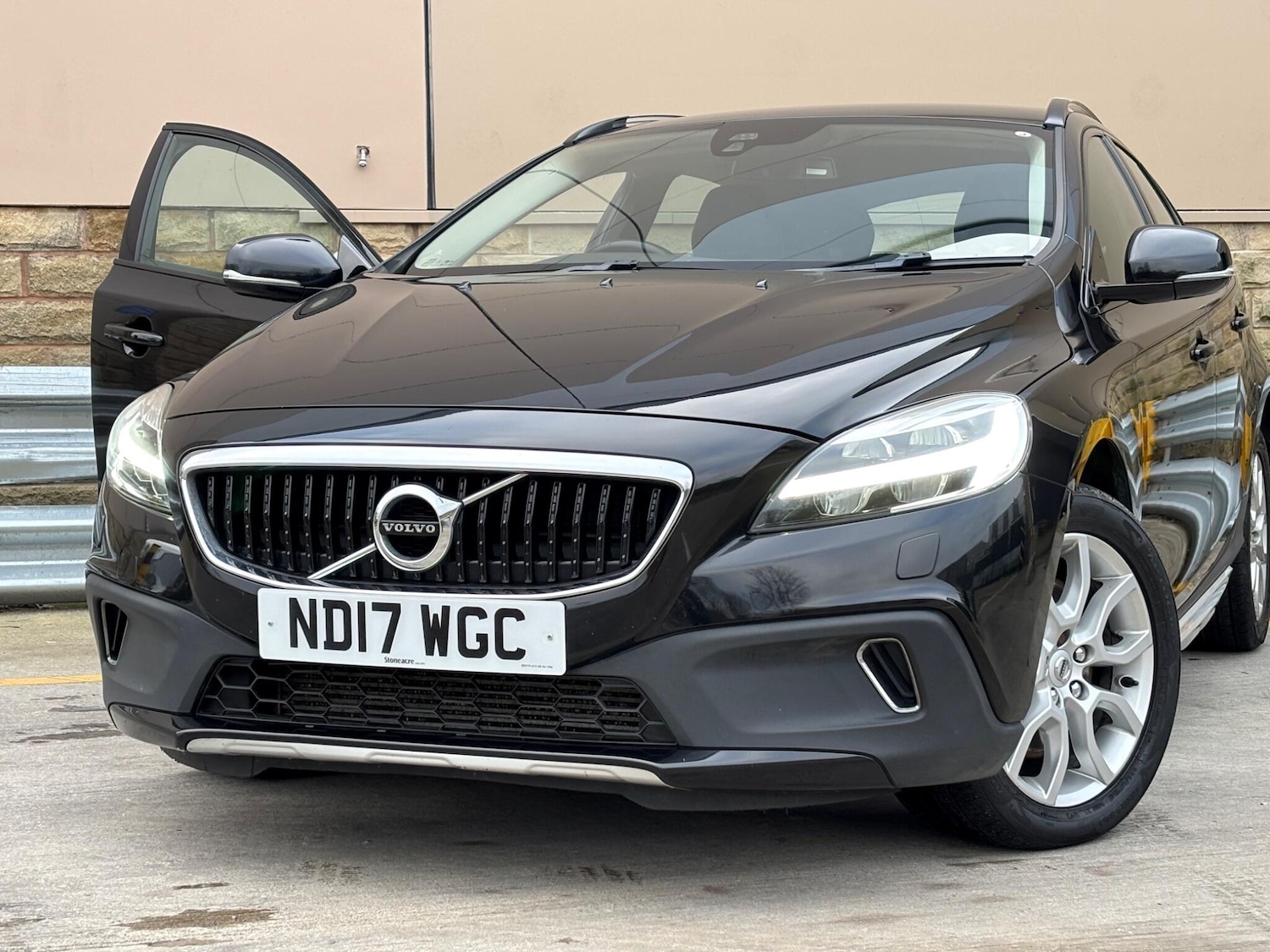 Used Volvo V40 2017 for sale - 77098078: Photo 27