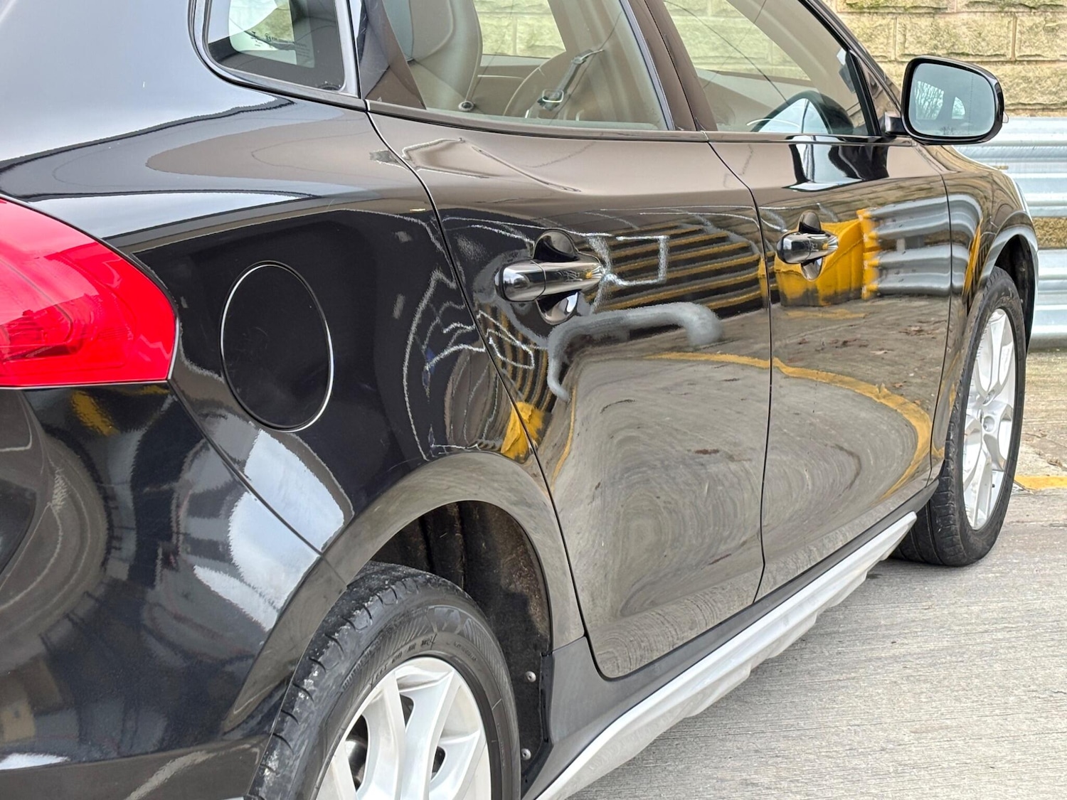 Used Volvo V40 2017 for sale - 77098078: Photo 33