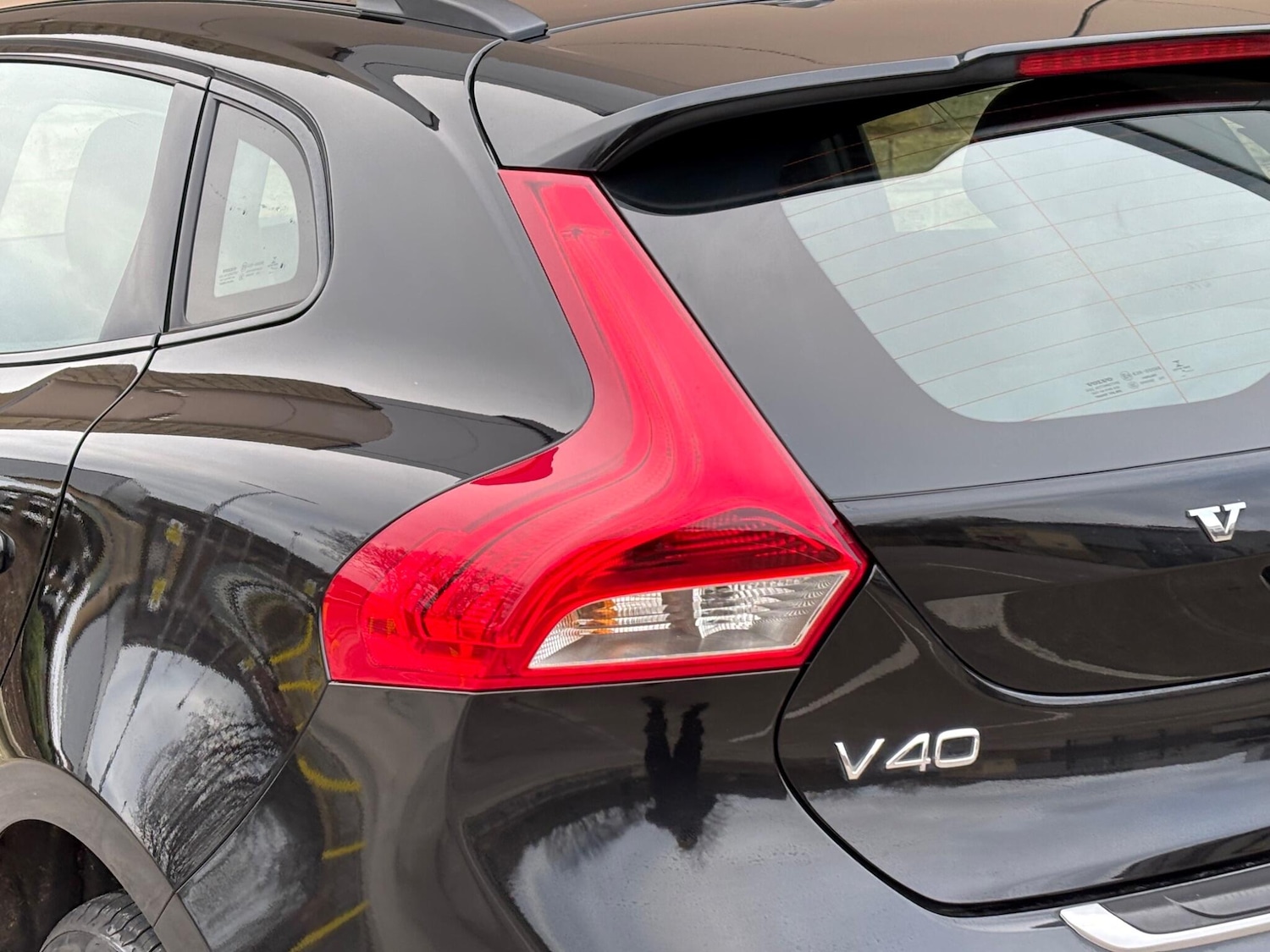 Used Volvo V40 2017 for sale - 77098078: Photo 42