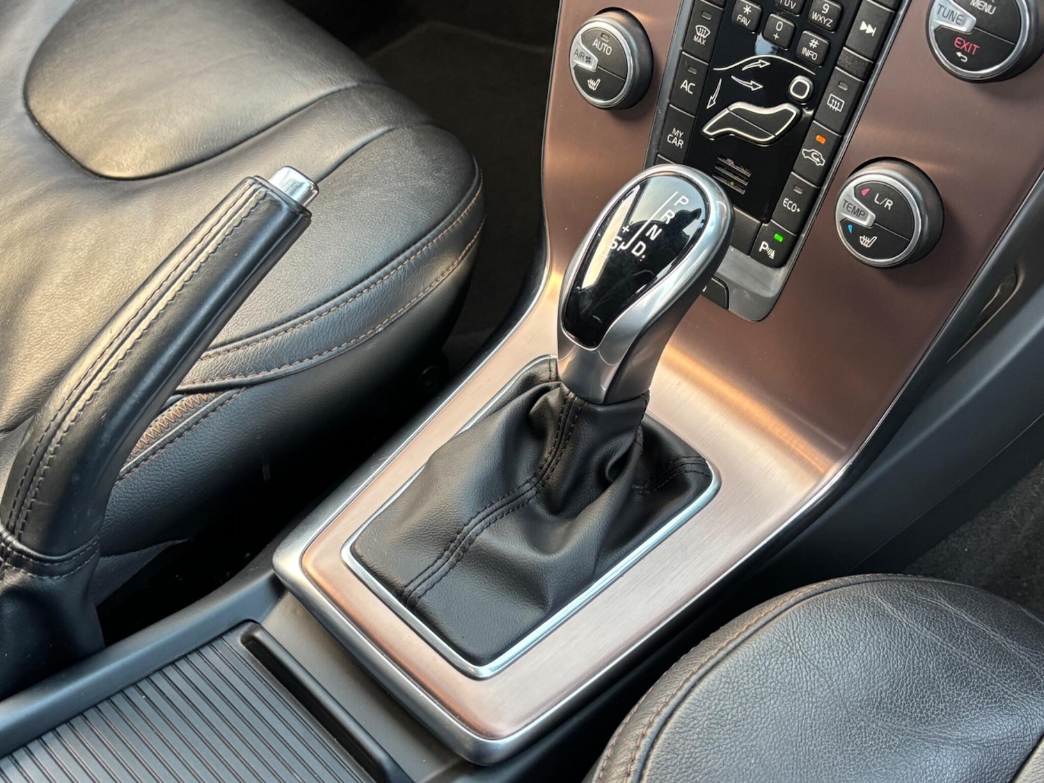 Used Volvo V40 2017 for sale - 77098078: Photo 54