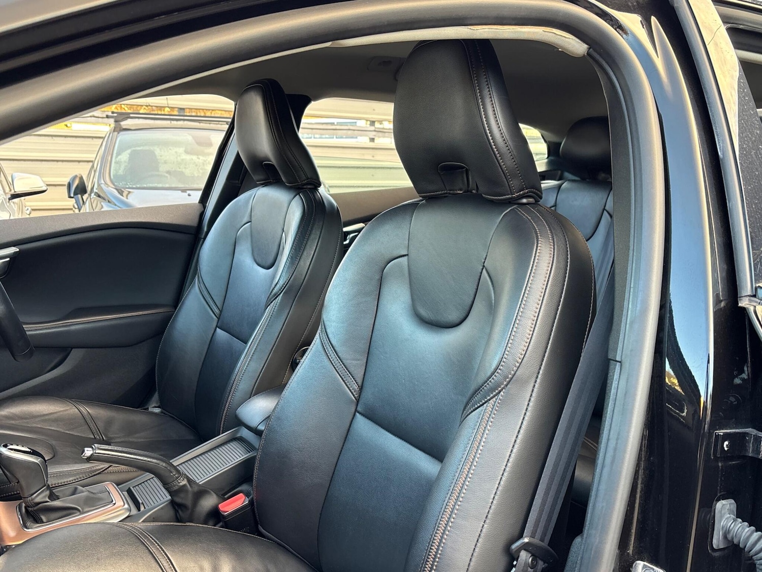 Used Volvo V40 2017 for sale - 77098078: Photo 60