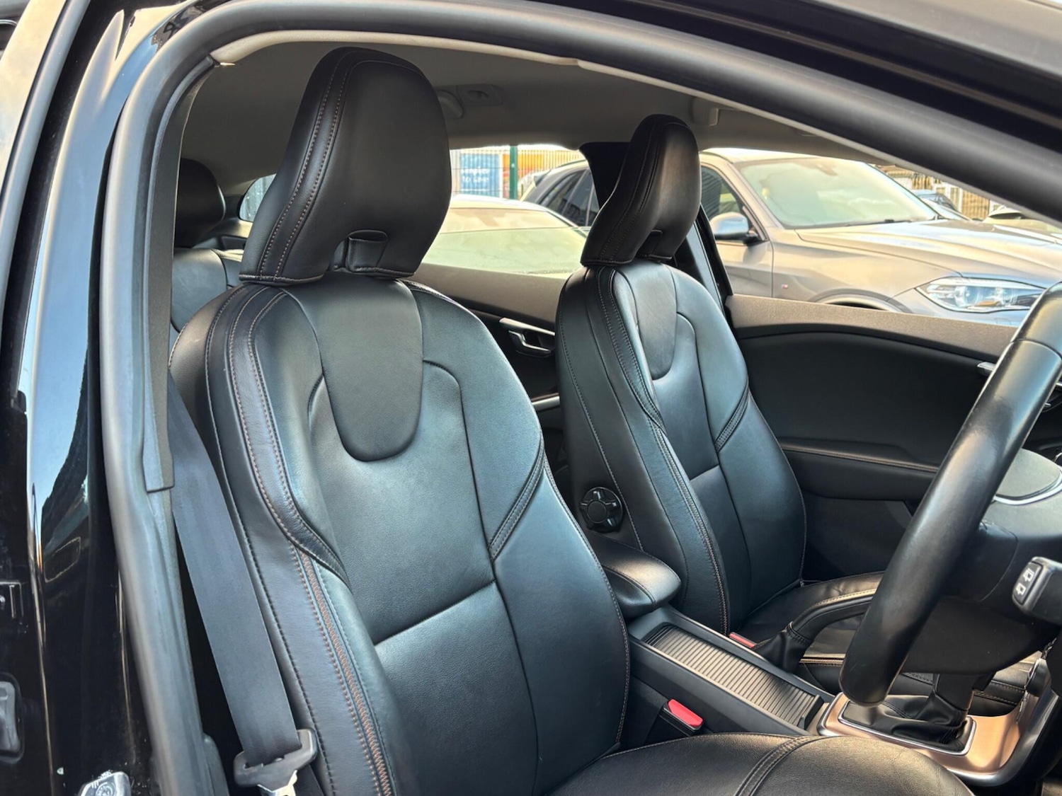 Used Volvo V40 2017 for sale - 77098078: Photo 61