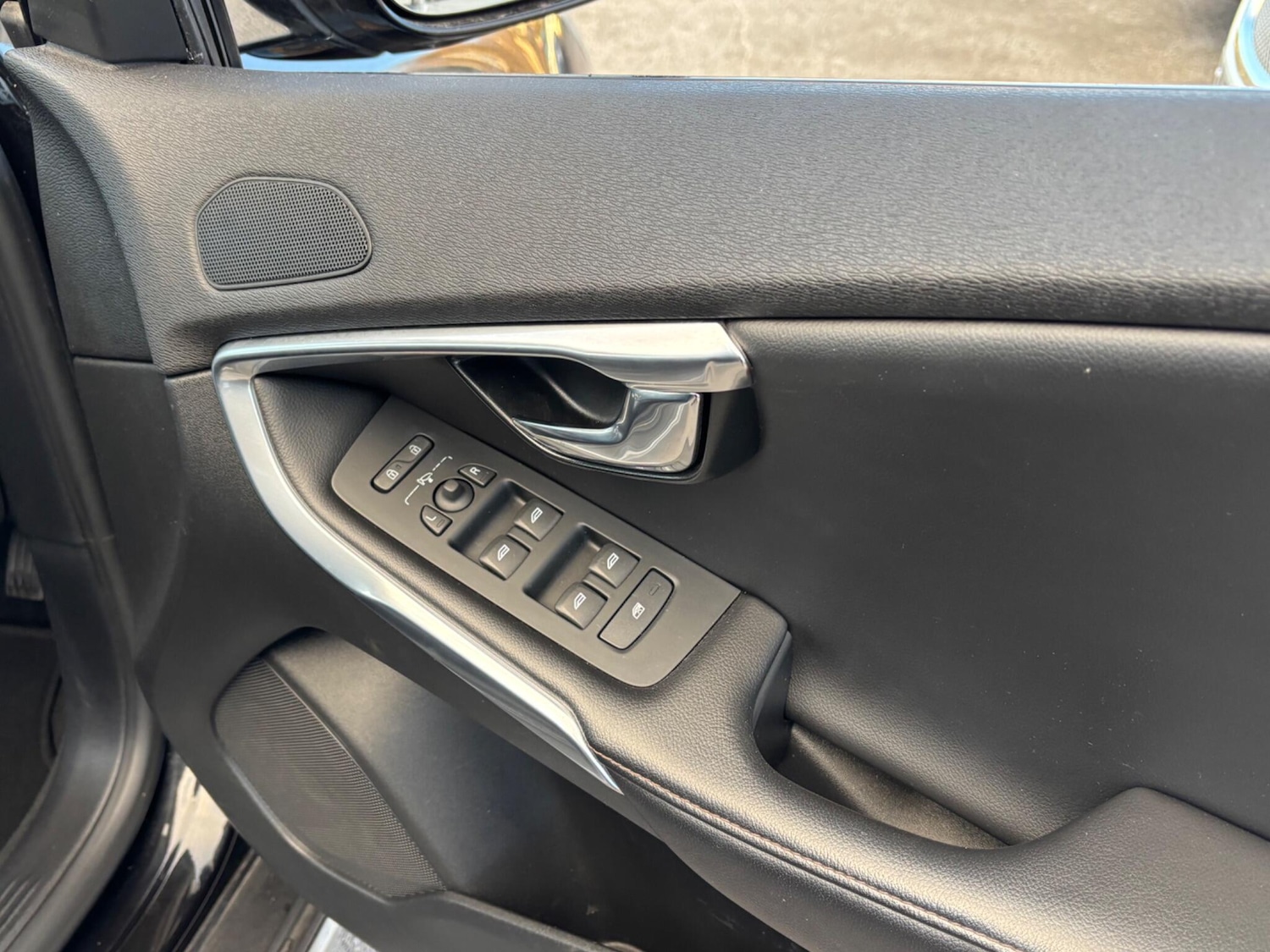 Used Volvo V40 2017 for sale - 77098078: Photo 68