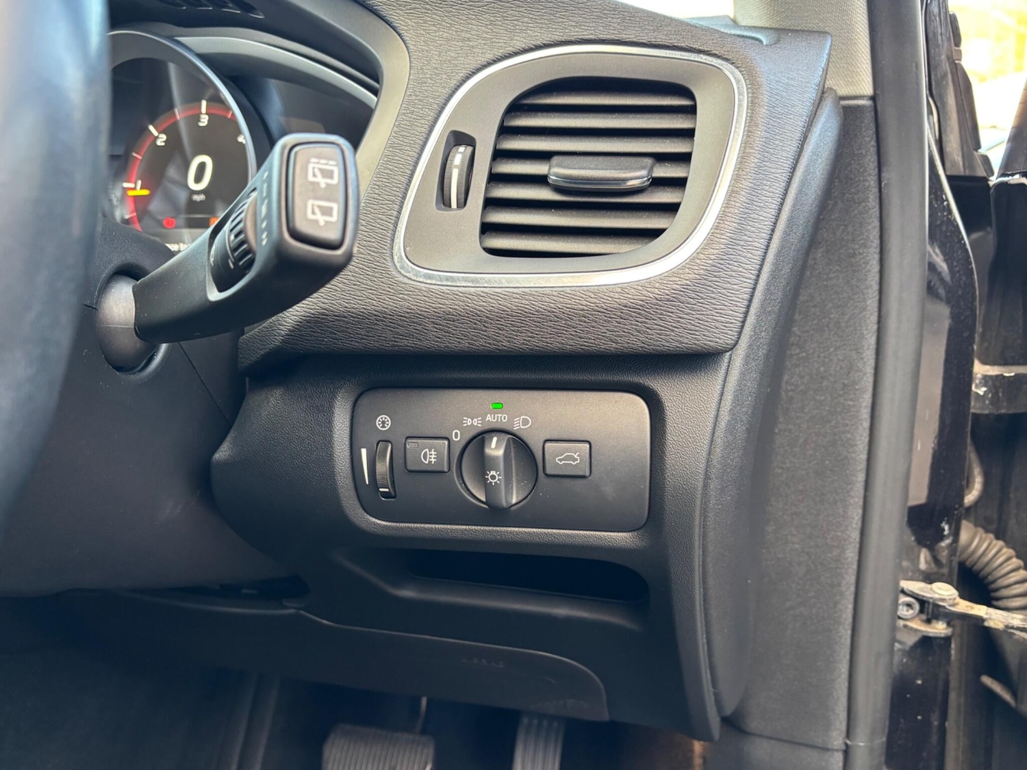 Used Volvo V40 2017 for sale - 77098078: Photo 69