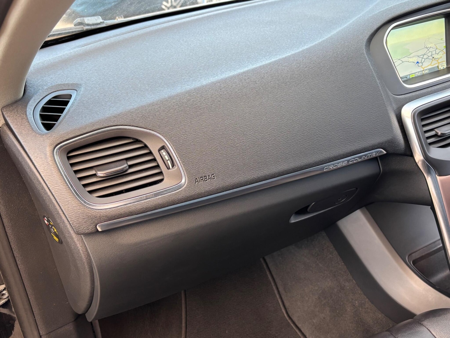 Used Volvo V40 2017 for sale - 77098078: Photo 70