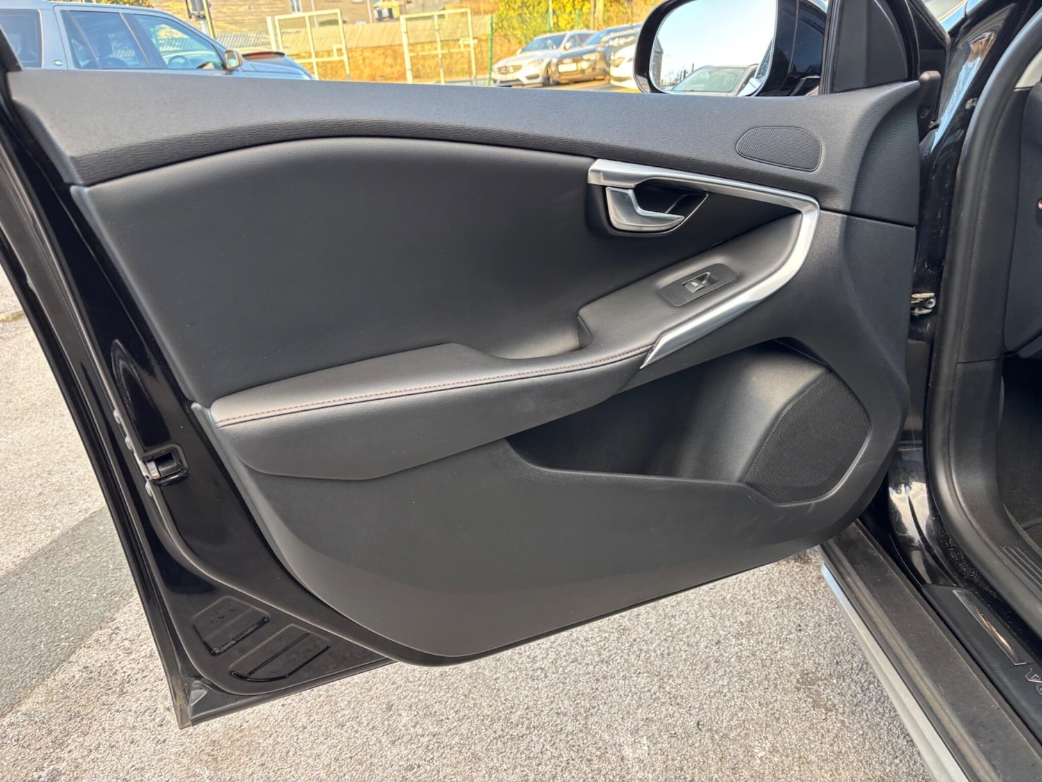 Used Volvo V40 2017 for sale - 77098078: Photo 75