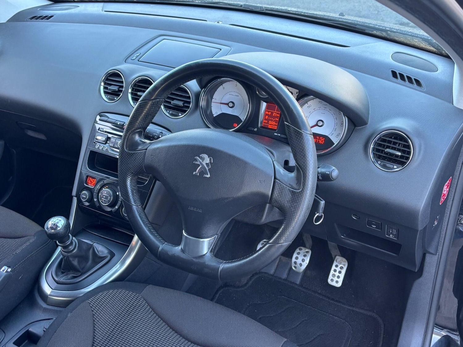 Used Peugeot 308 2013 for sale - 76936323: Photo 41