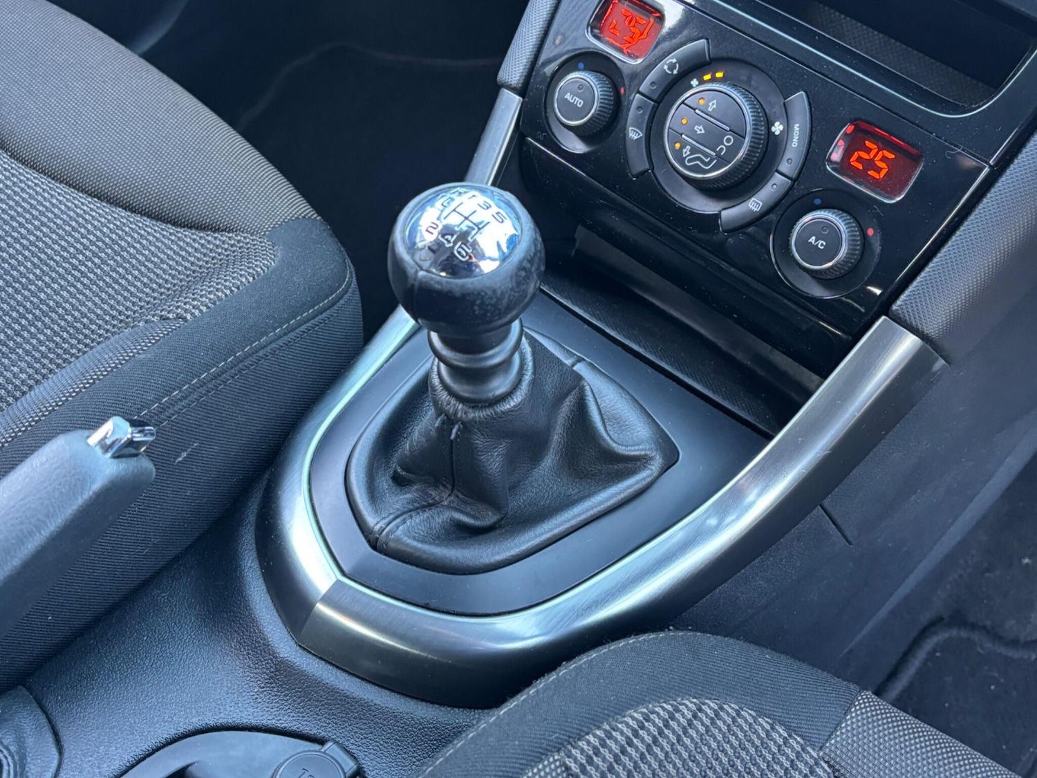 Used Peugeot 308 2013 for sale - 76936323: Photo 45