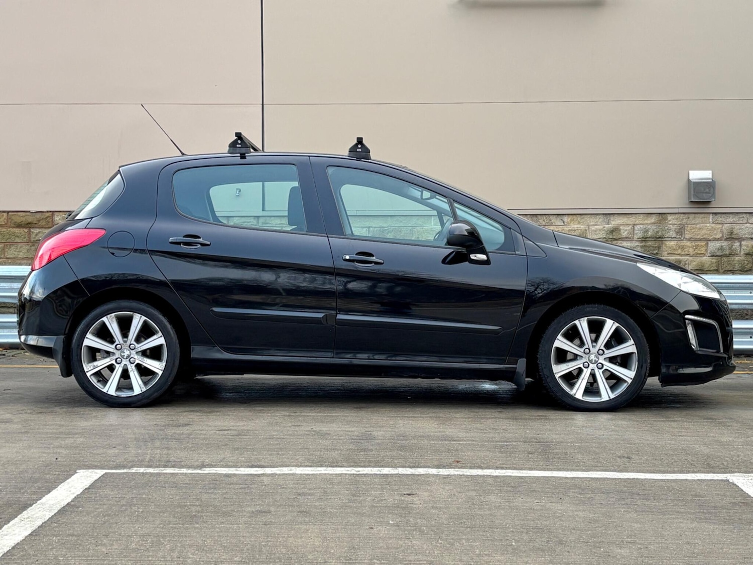 Used Peugeot 308 2013 for sale - 76936323: Photo 5