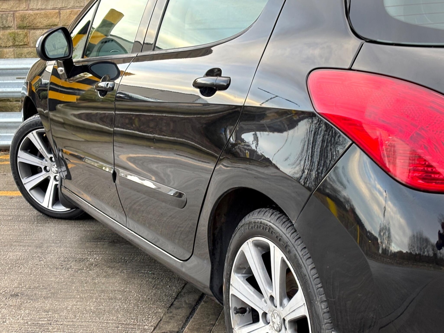 Used Peugeot 308 2013 for sale - 76936323: Photo 9