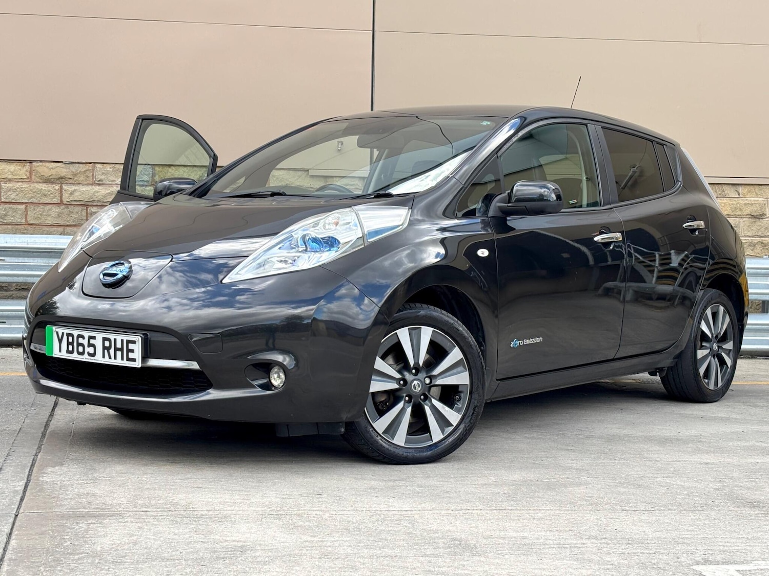 Used Nissan Leaf 2015 for sale - 76109300: Photo 25