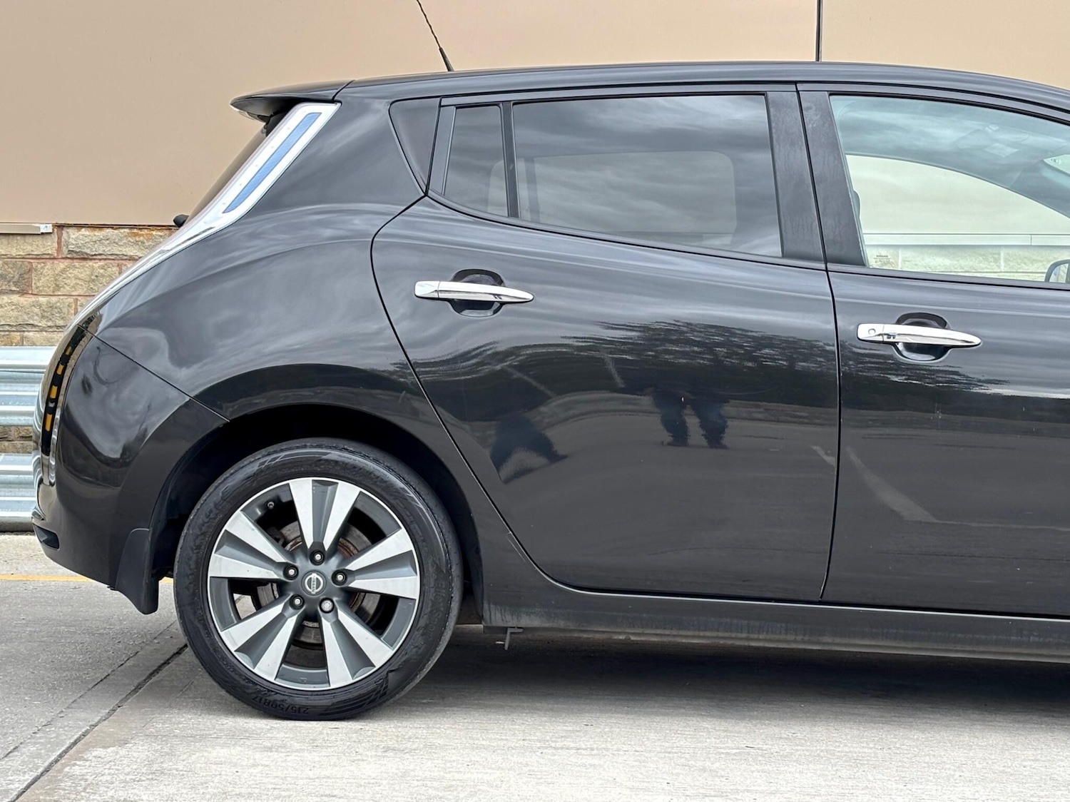 Used Nissan Leaf 2015 for sale - 76109300: Photo 34