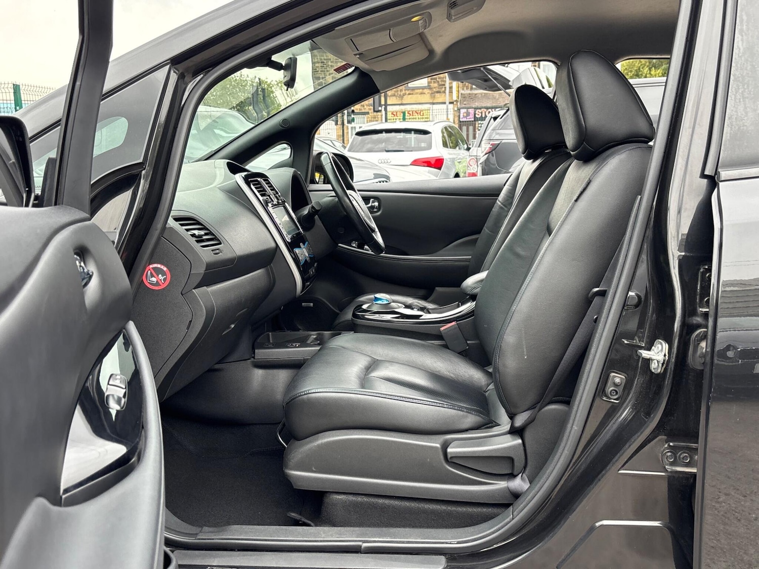 Used Nissan Leaf 2015 for sale - 76109300: Photo 45