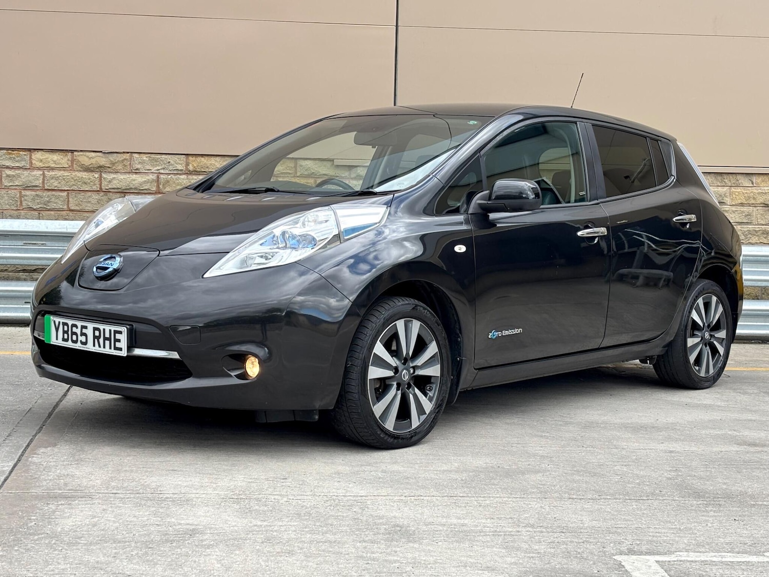Used Nissan Leaf 2015 for sale - 76109300: Photo 5