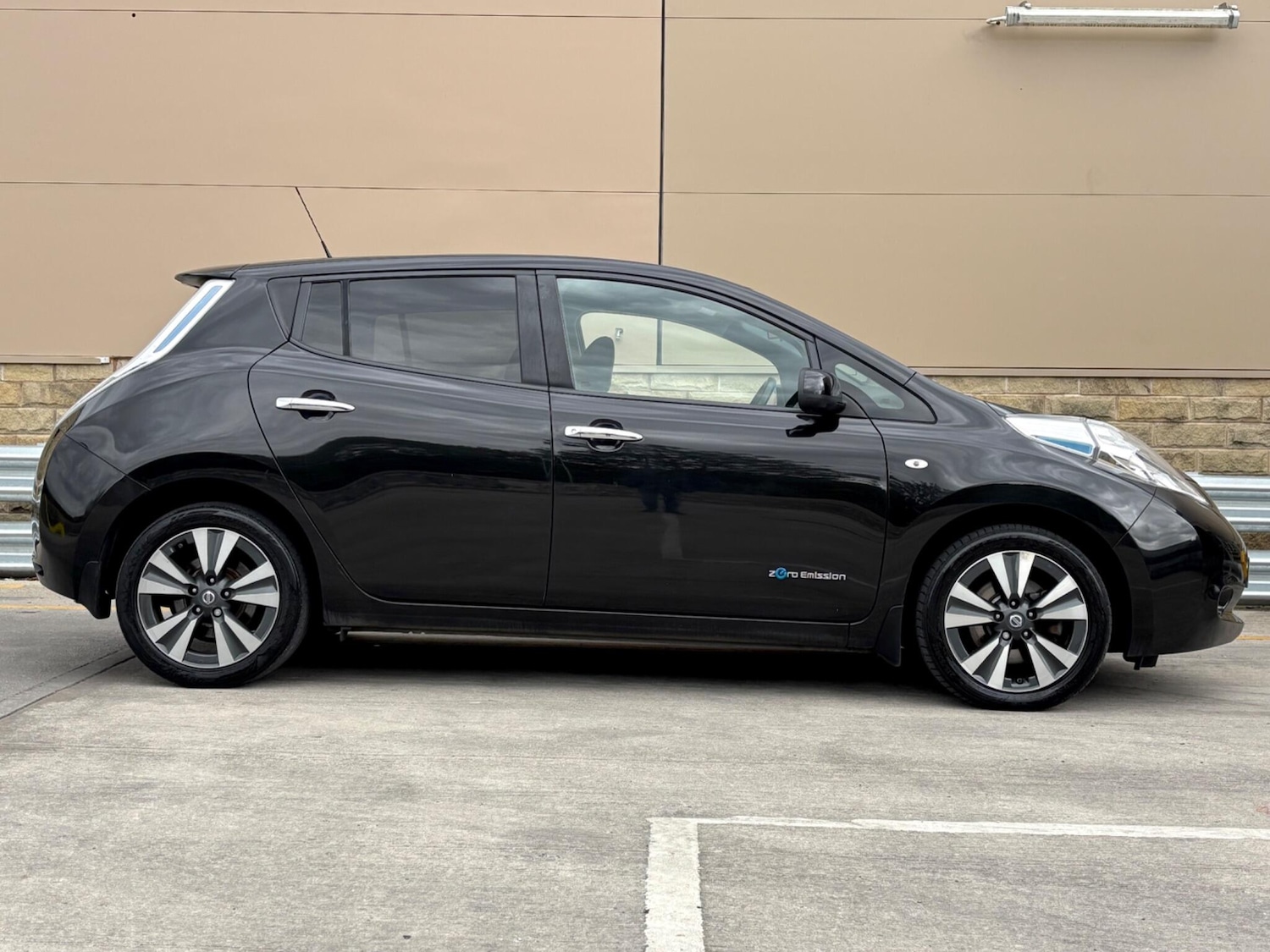 Used Nissan Leaf 2015 for sale - 76109300: Photo 6