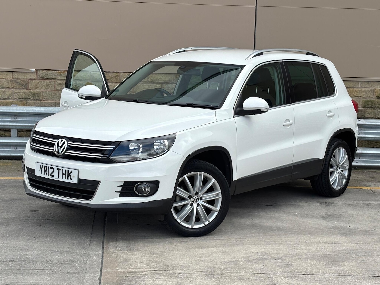 Used Volkswagen Tiguan for sale - 78127970: Photo 2