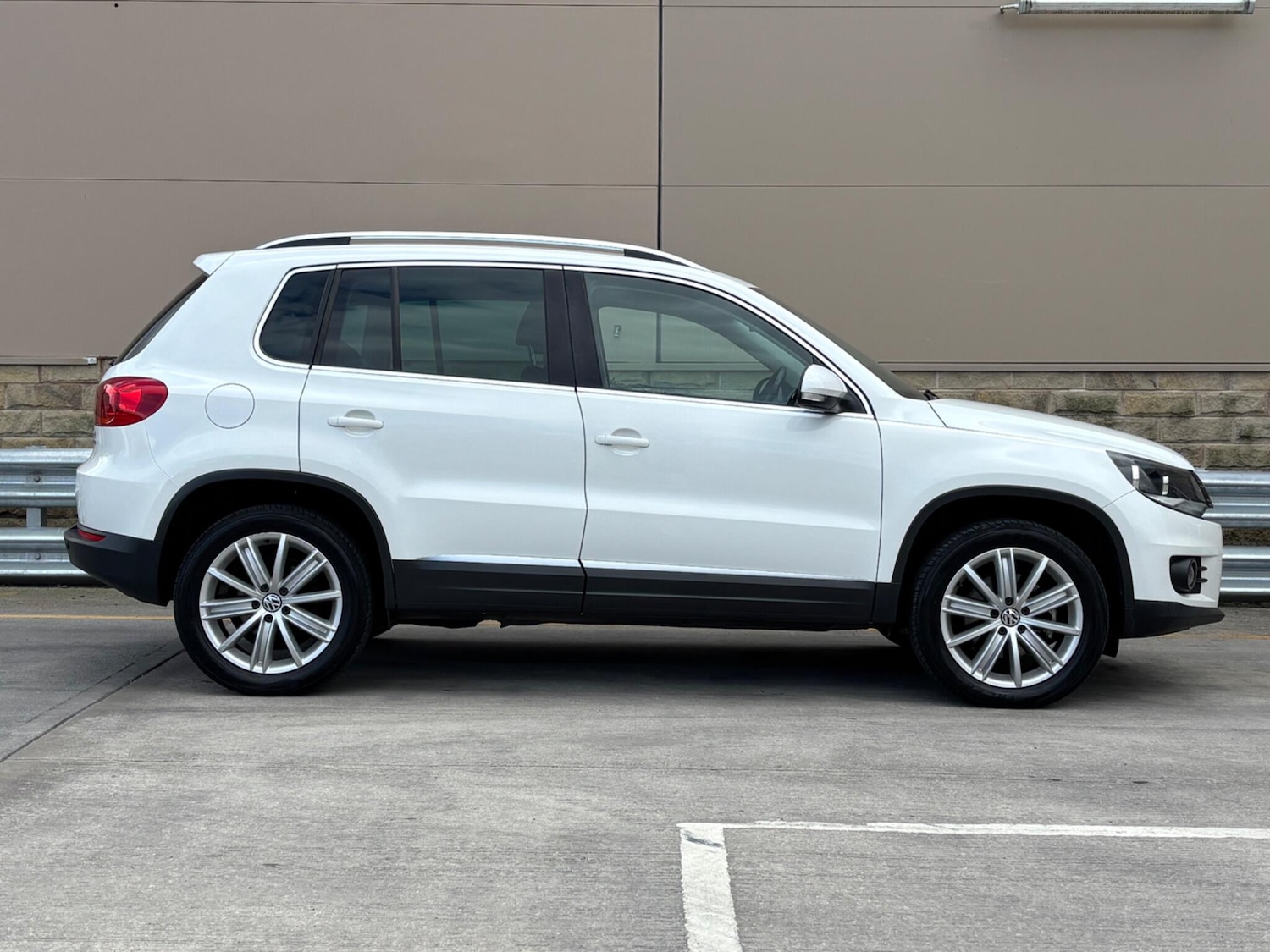 Used Volkswagen Tiguan for sale - 78127970: Photo 5