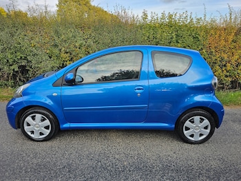 Used Toyota AYGO 2010 for sale - 76131071: Photo