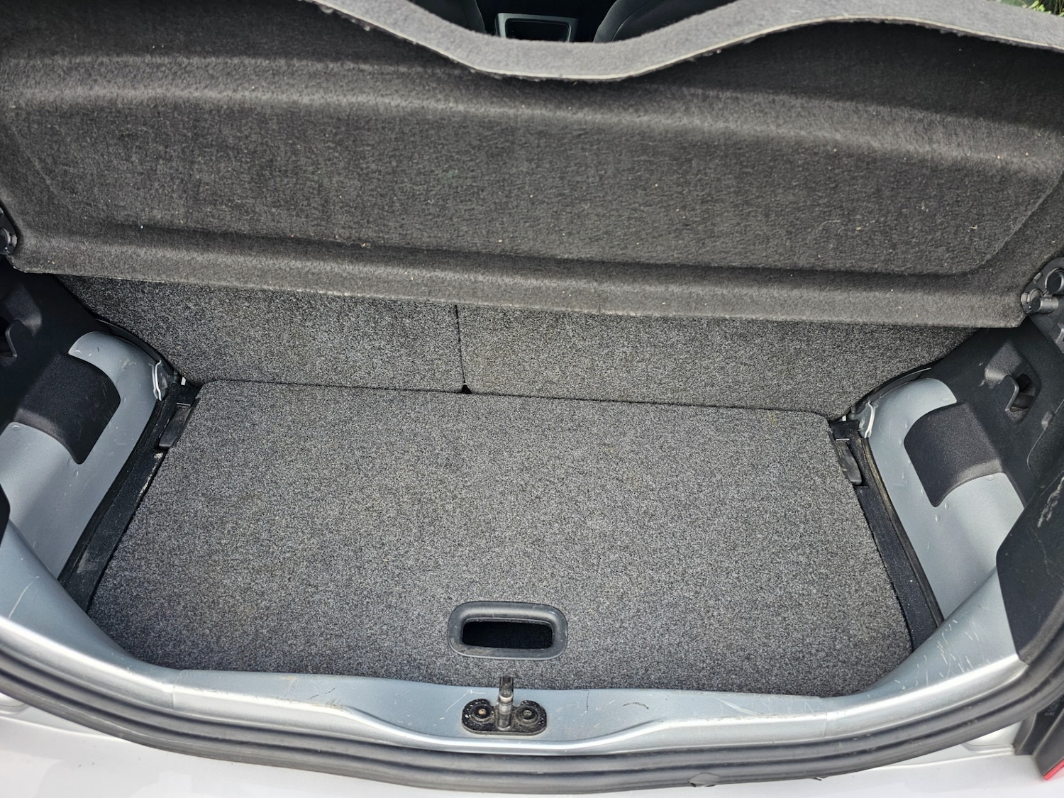 Used Volkswagen up! 2014 for sale - 76209170: Photo 11