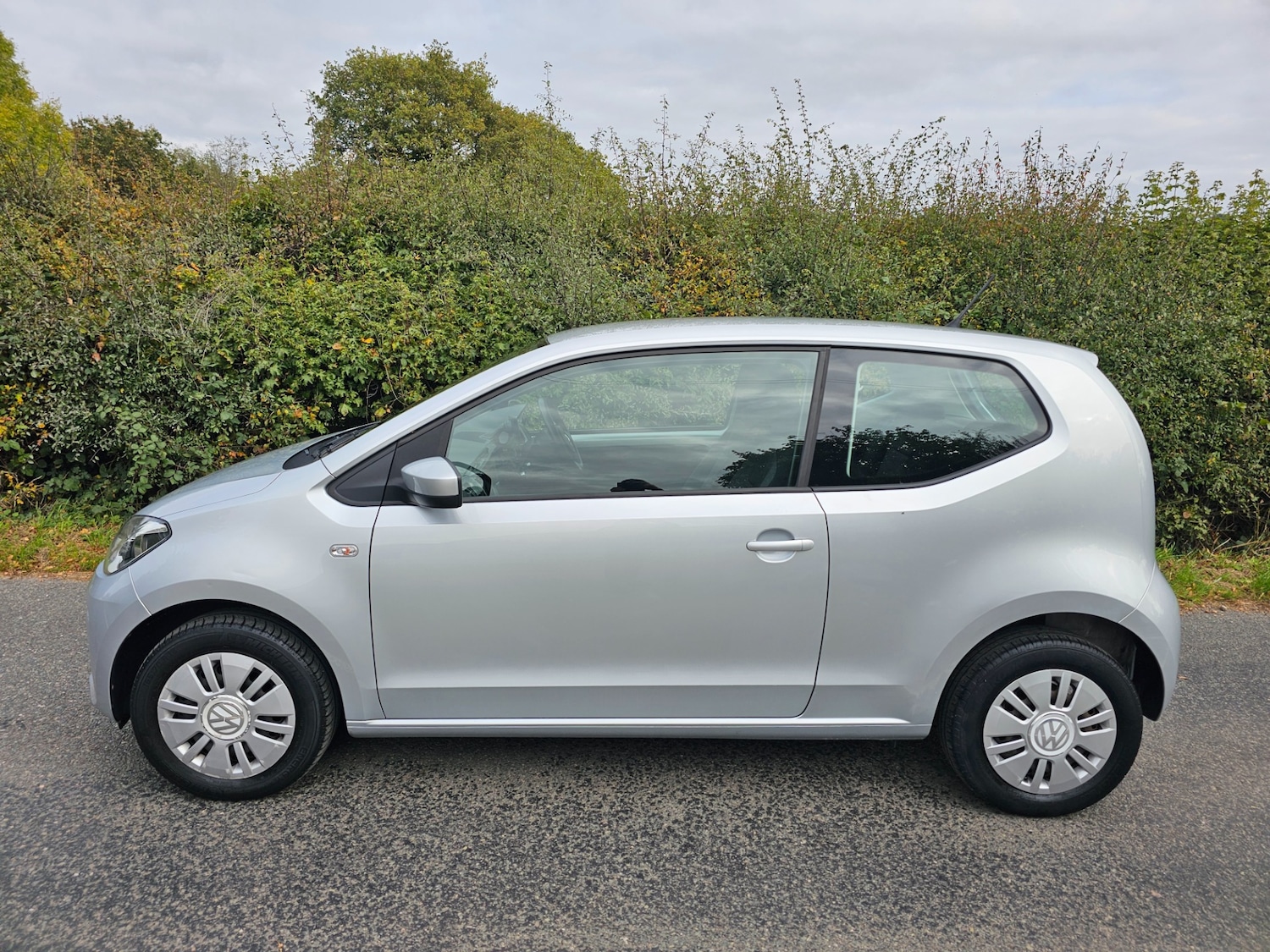 Used Volkswagen up! 2014 for sale - 76209170: Photo 2