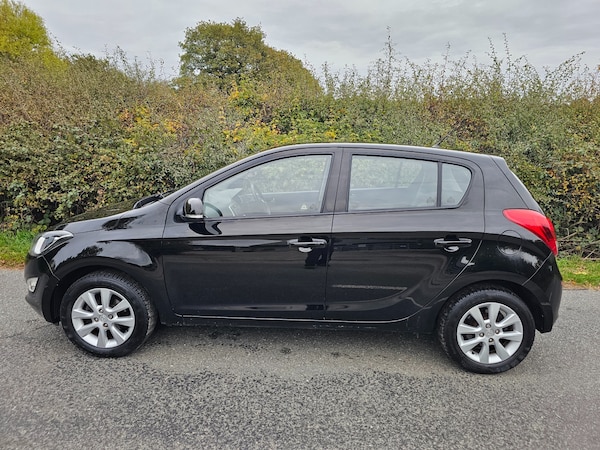 Used Hyundai i20 2014 for sale - 76197436: Photo 2