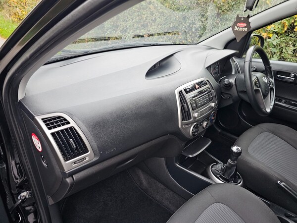 Used Hyundai i20 2014 for sale - 76197436: Photo 8