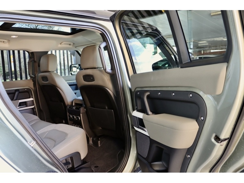 Used Land Rover Defender 110 2020 for sale - 77553565: Photo 16