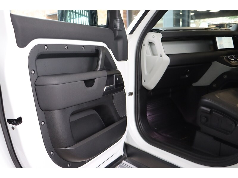 Used Land Rover Defender 110 2020 for sale - 77517529: Photo 23