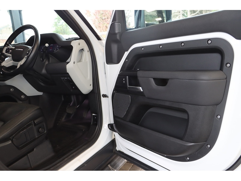 Used Land Rover Defender 110 2020 for sale - 77517529: Photo 25