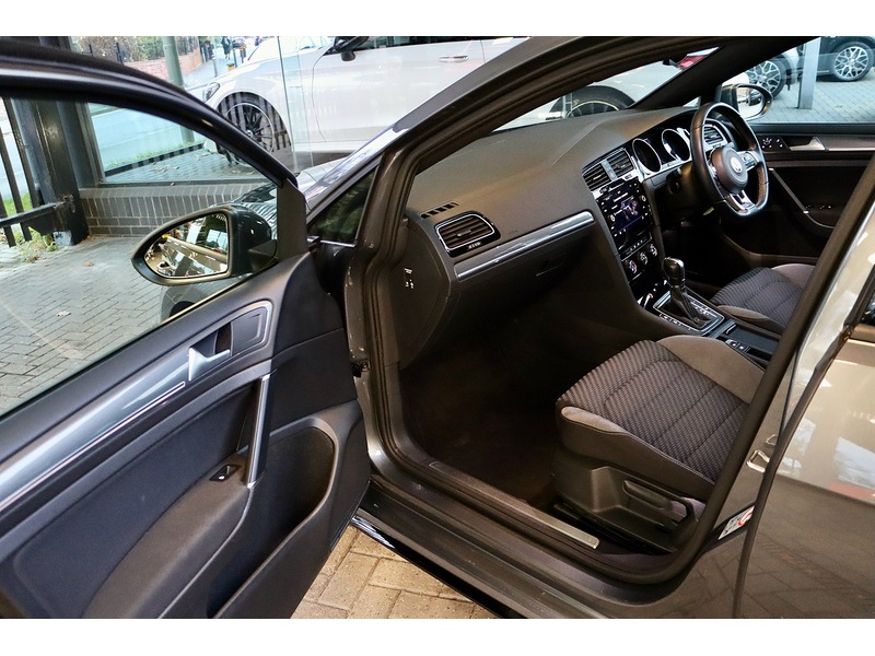 Used Volkswagen Golf 2019 for sale - 76682340: Photo 31