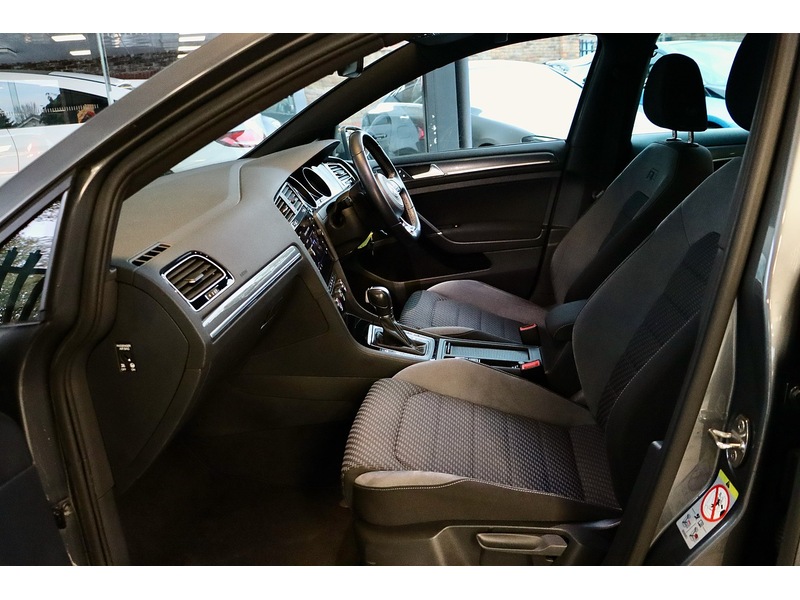 Used Volkswagen Golf 2019 for sale - 76682340: Photo 32