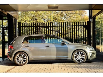 Used Volkswagen Golf 2019 for sale - 76682340: Photo