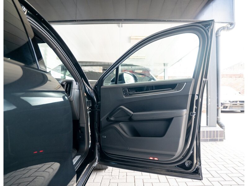 Used Porsche Cayenne 2025 for sale - 76340061: Photo 5