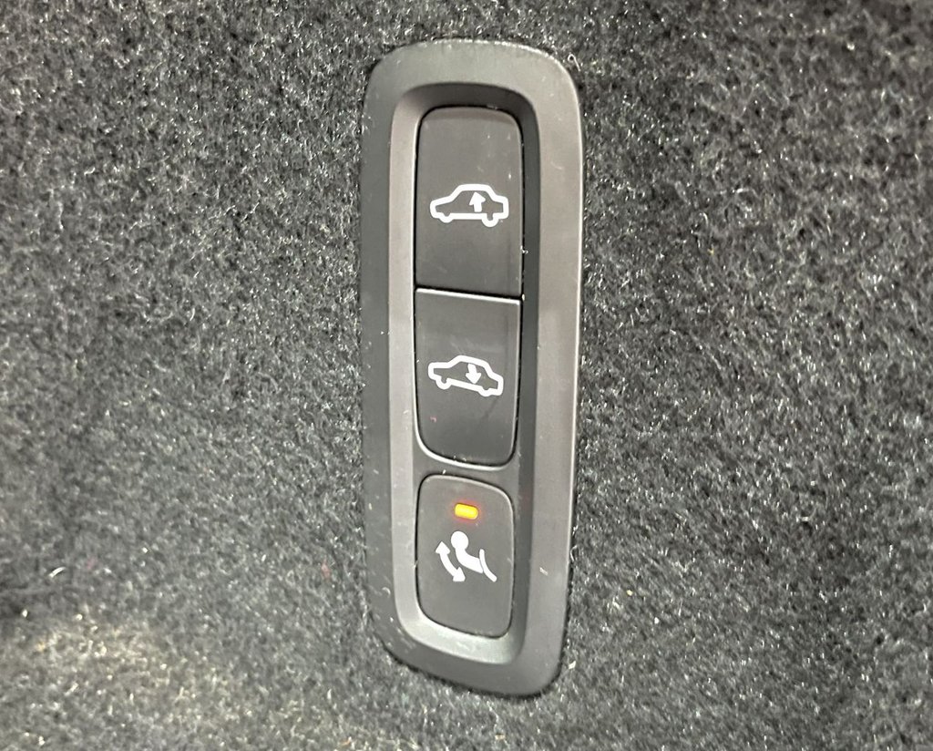 Used Volvo XC60 2019 for sale - 78030611: Photo 45