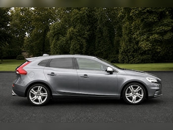 Used Volvo V40 2019 for sale - 79462129: Photo