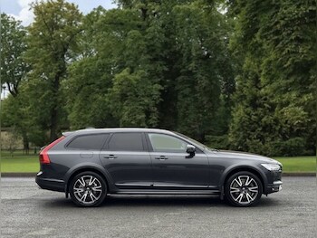 Used Volvo V90 Cross Country 2019 for sale - 77976550: Photo