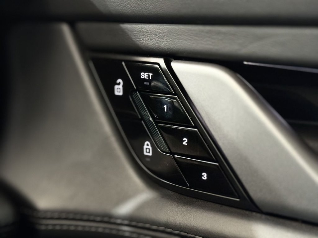 Used Porsche Taycan 2020 for sale - 76162981: Photo 18