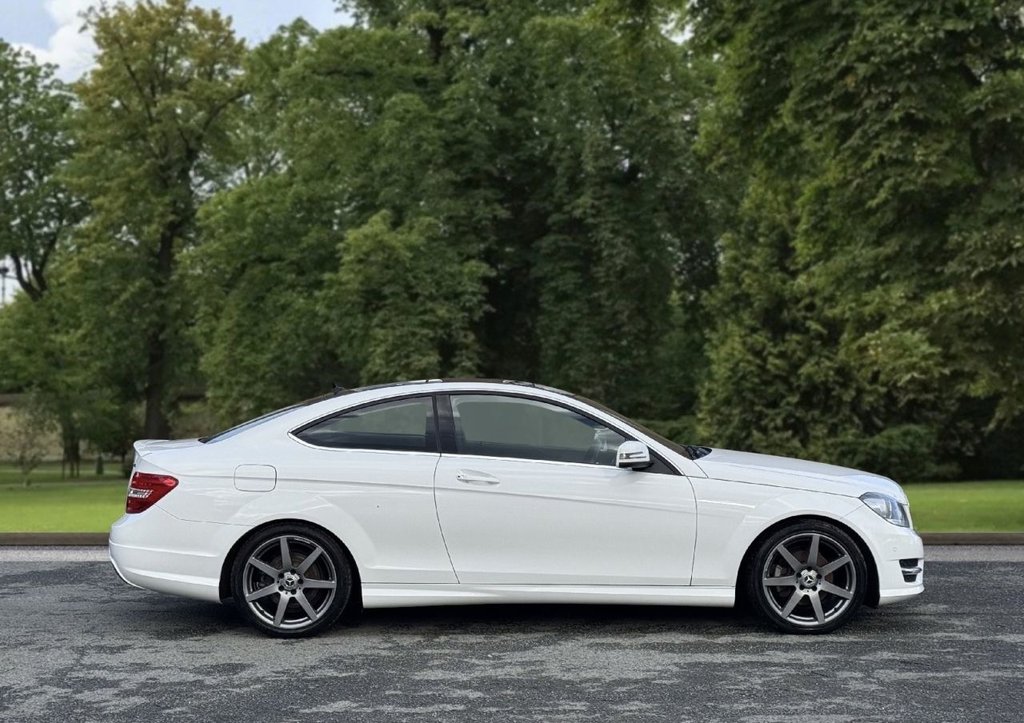 Used Mercedes-Benz C Class 2014 for sale - 77547435: Photo 3