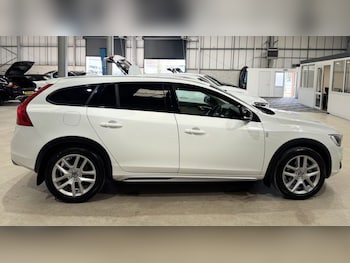 Used Volvo V60 Cross Country 2018 for sale - 77693076: Photo