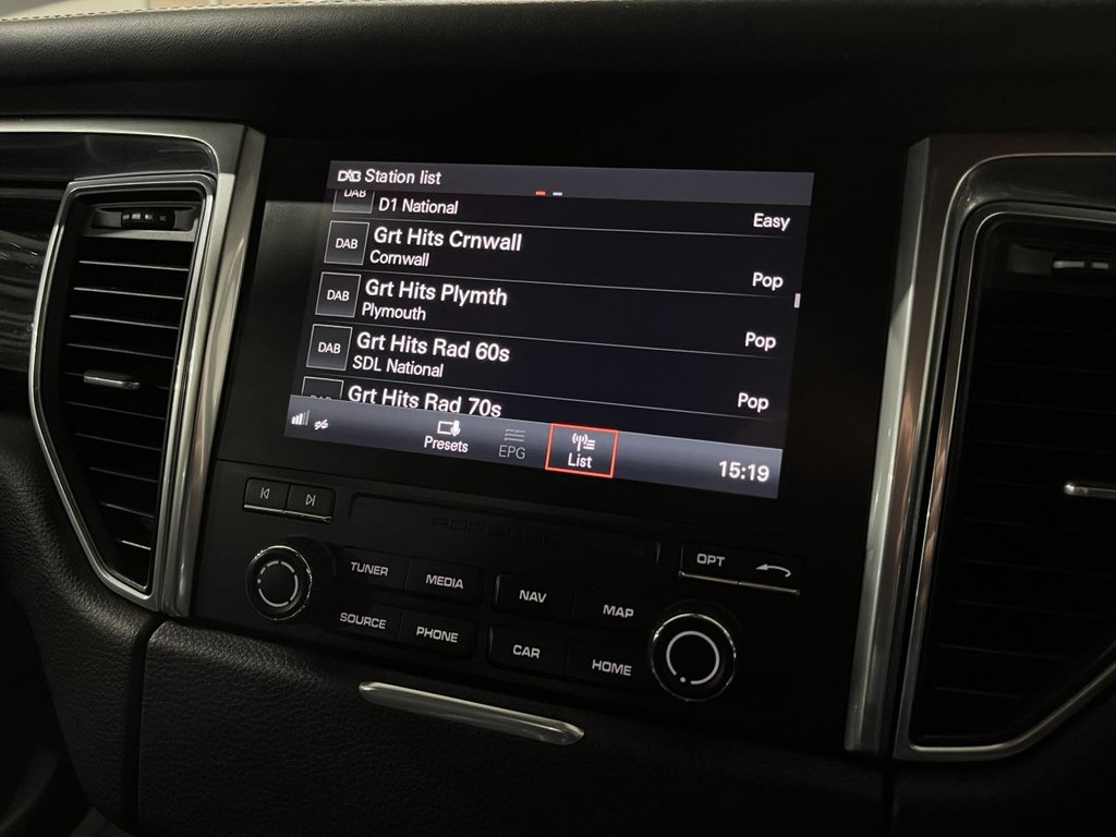 Used Porsche Macan 2016 for sale - 77139639: Photo 32