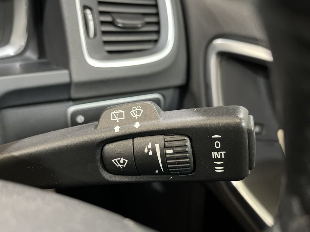 Used Volvo V60 2018 for sale - 77806088: Photo 18