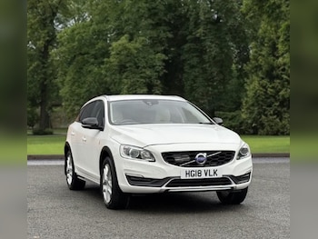 Used Volvo V60 2018 for sale - 77806088: Photo