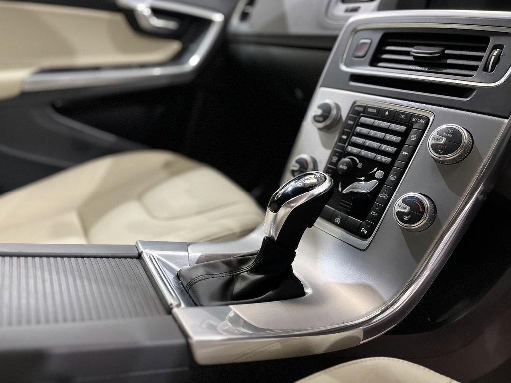 Used Volvo V60 2018 for sale - 77806088: Photo 31