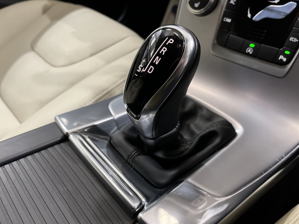 Used Volvo V60 2018 for sale - 77806088: Photo 32