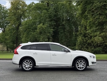 Used Volvo V60 2018 for sale - 77806088: Photo