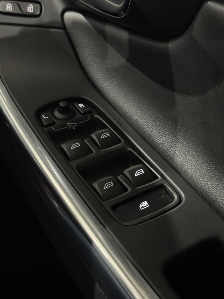 Used Volvo XC60 2015 for sale - 76883605: Photo 12