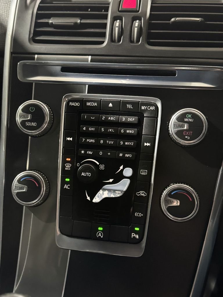 Used Volvo XC60 2015 for sale - 76883605: Photo 25